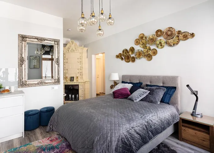 Art Design King Bed Studio Apartment In Old Town