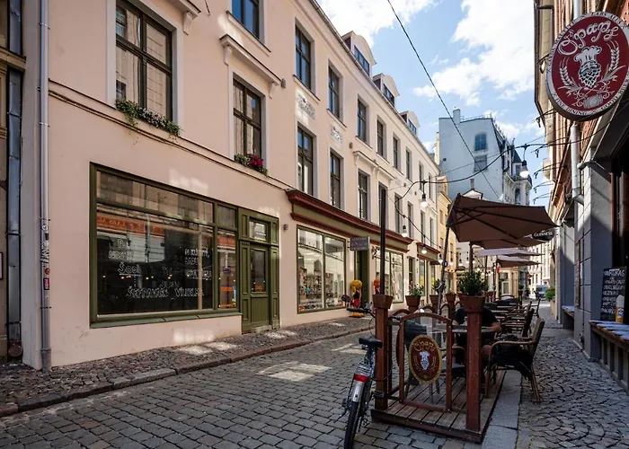 Art Design King Bed Studio Apartment In Old Town